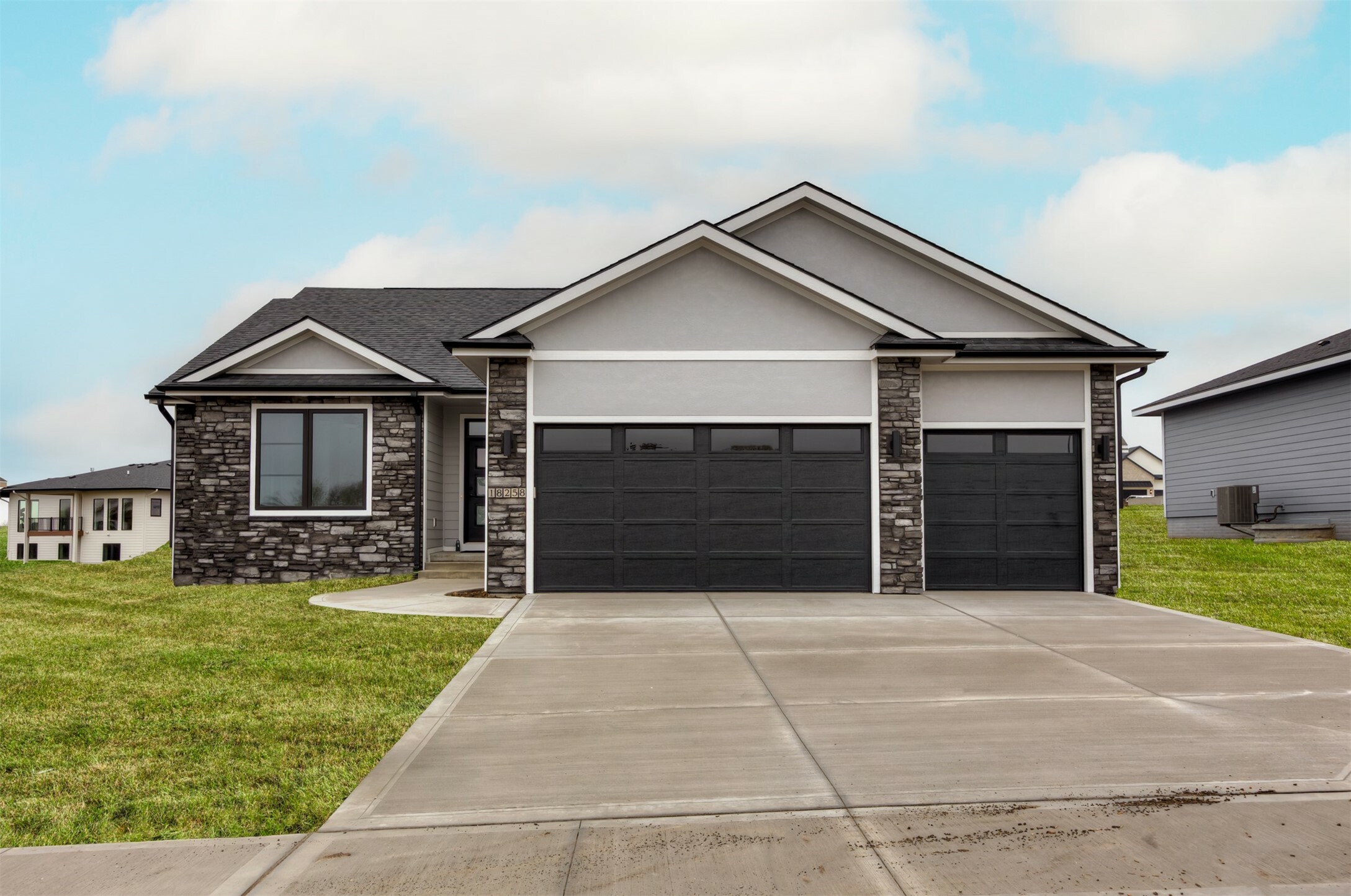 Property Photo:  18258 Hidden Knoll  IA 50325 