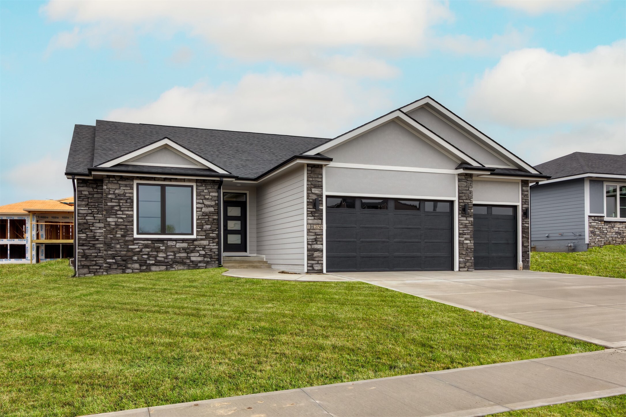 Property Photo: 18258 Hidden Knoll IA 50325