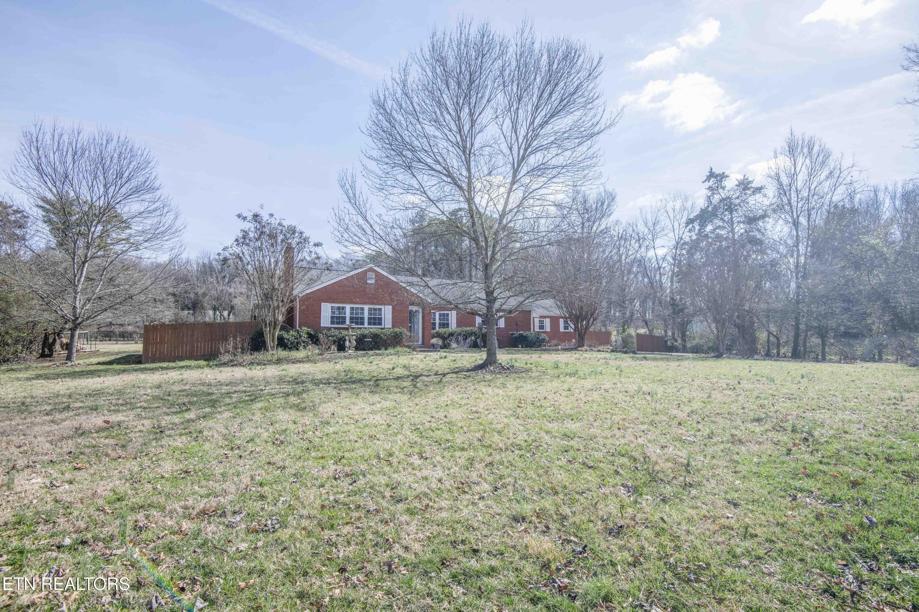 Property Photo:  228 Wakefield Rd  TN 37922 