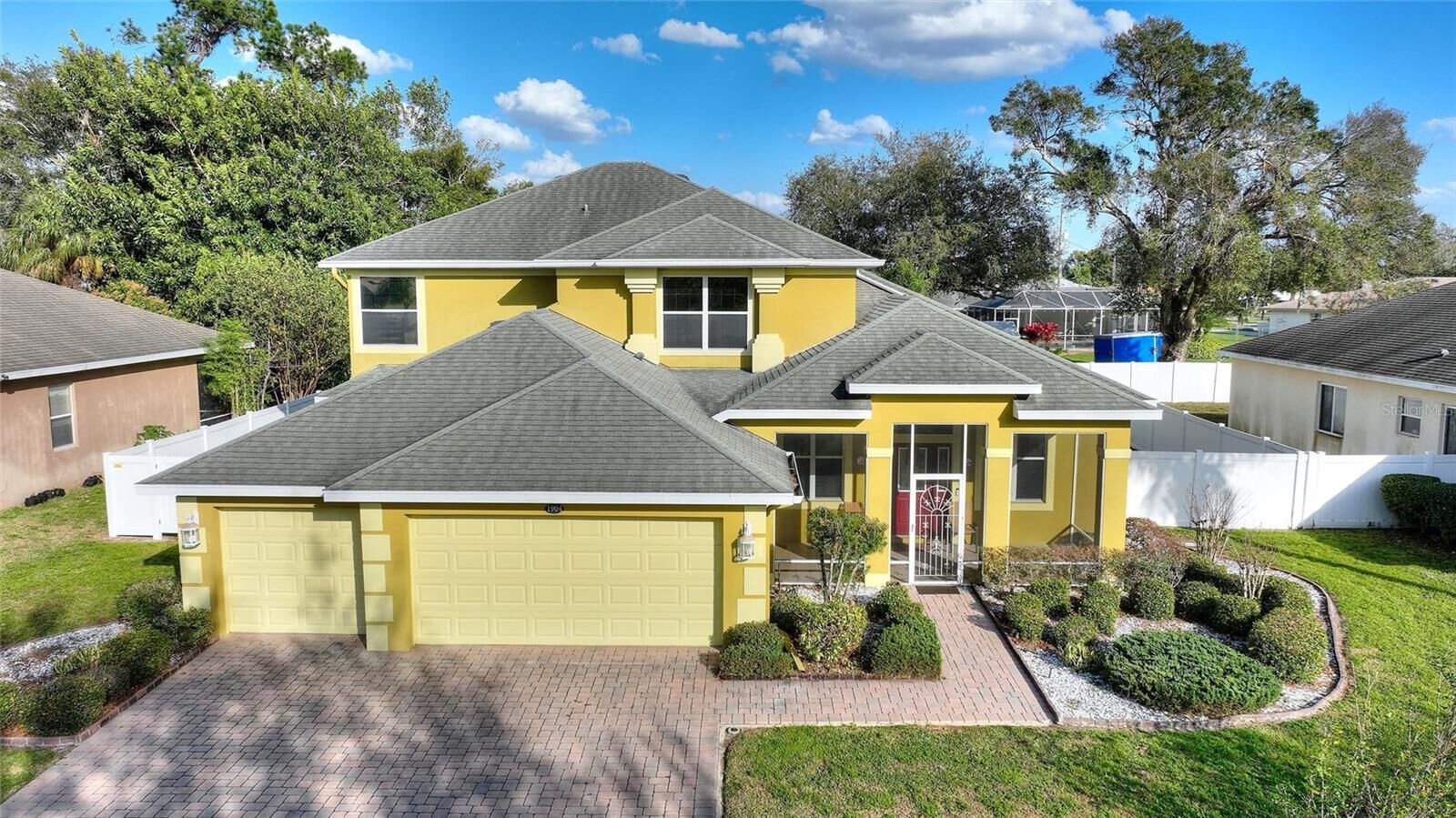 Property Photo: 1904 Eloise Cove Drive FL 33884