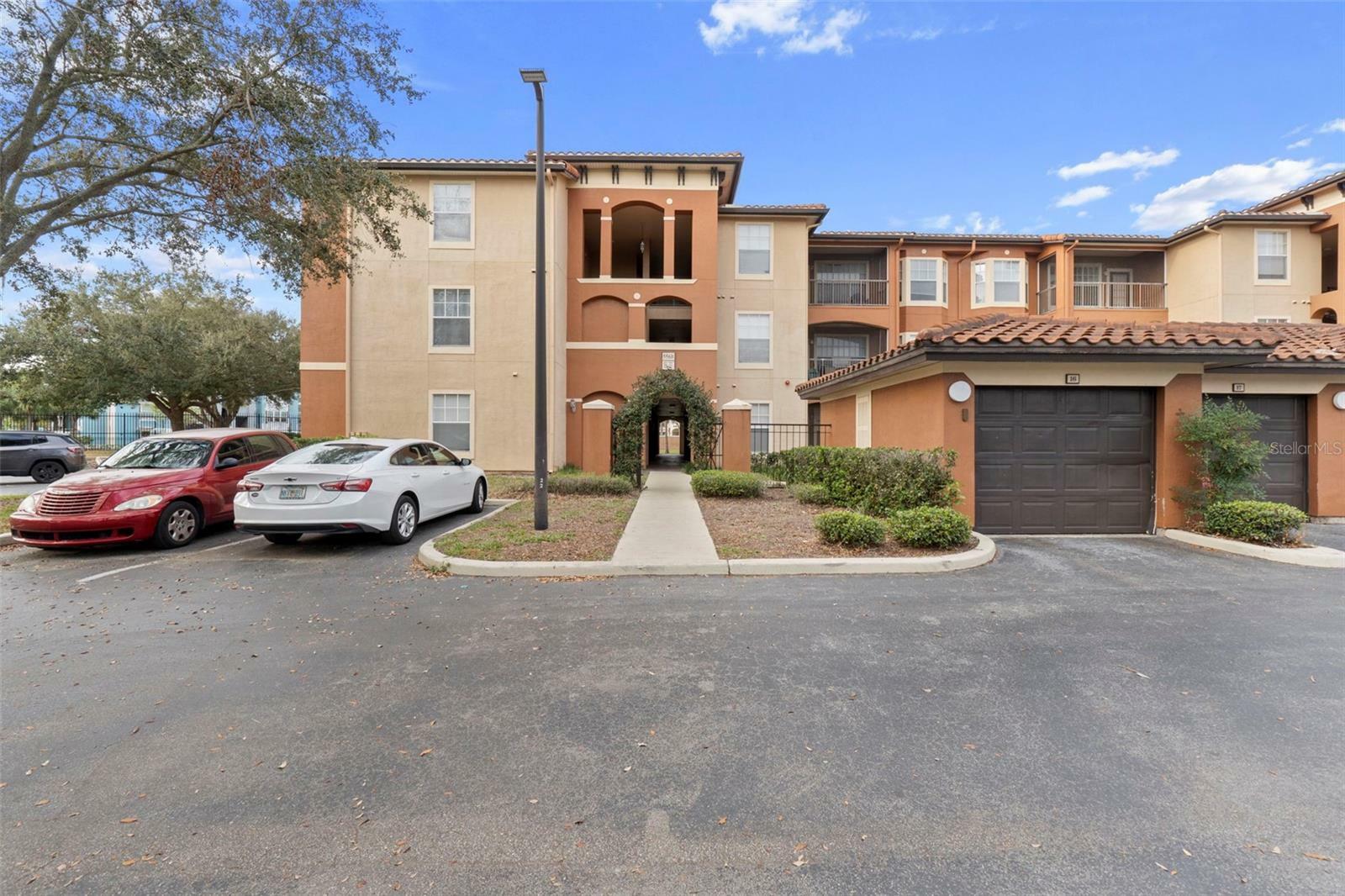 Property Photo:  5560 Metrowest Boulevard 304  FL 32811 