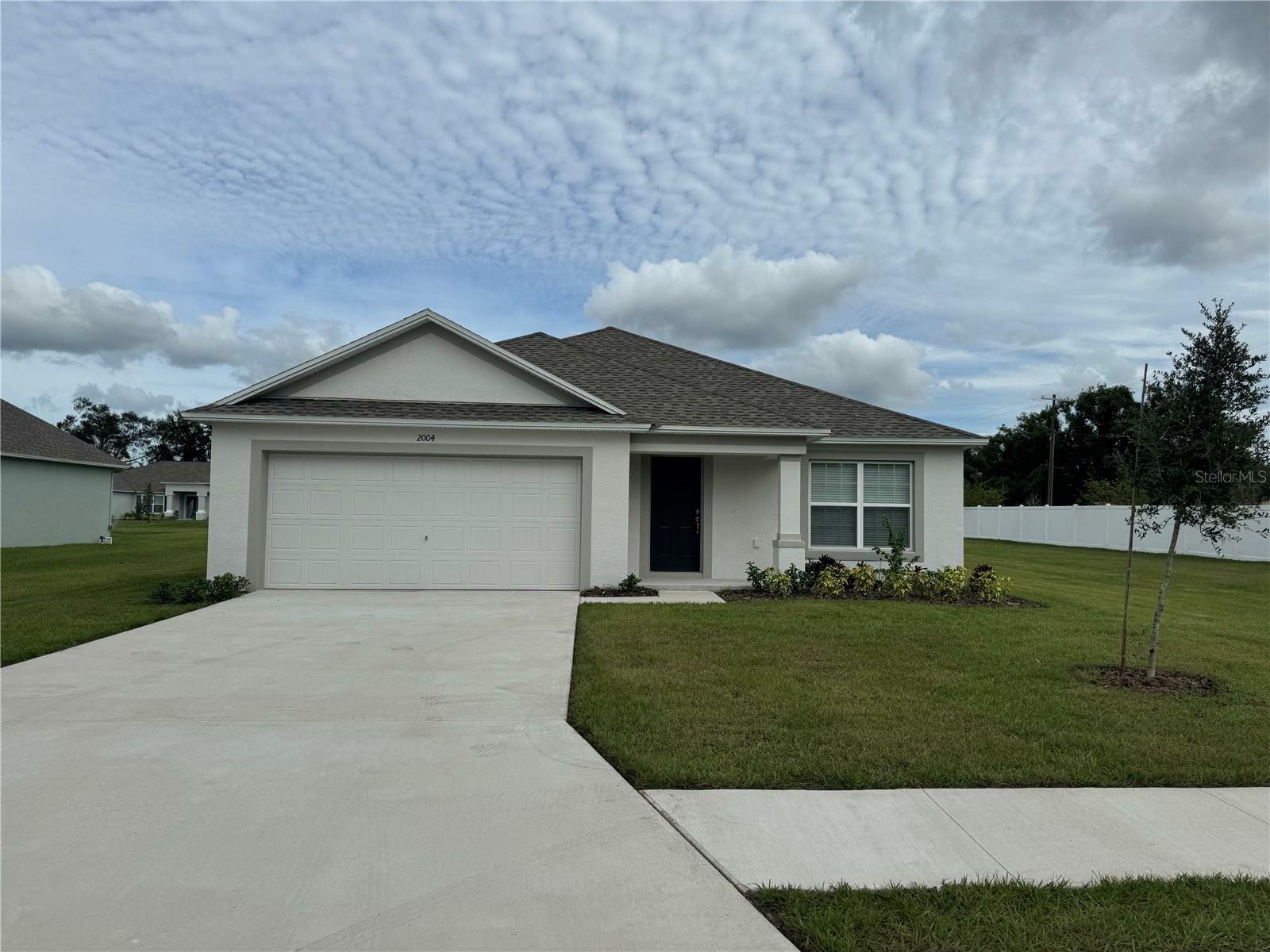Property Photo: 2004 Winding River Cove FL 33830
