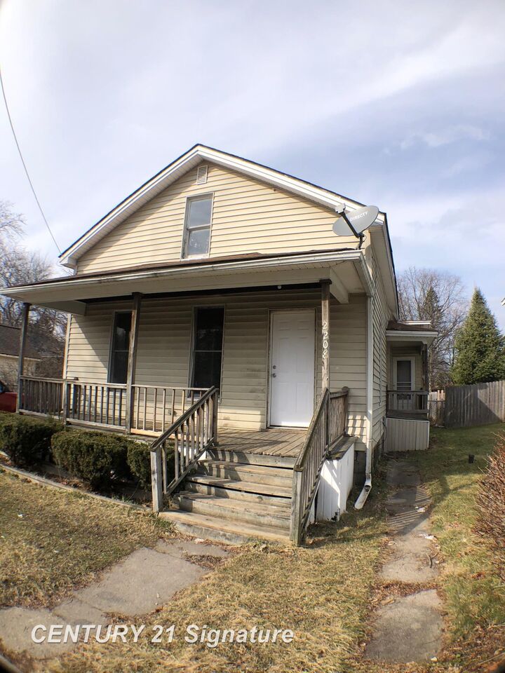 2208 Cooper Avenue  Saginaw MI 48602 photo