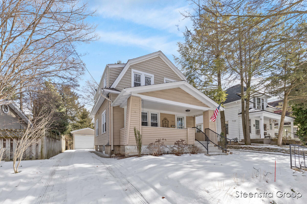 Property Photo:  550 Laurel Avenue SE  MI 49506 