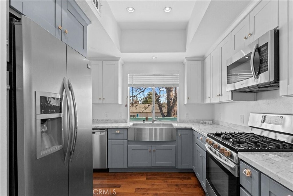 Property Photo: 5324 Kester Avenue 12 CA 91411