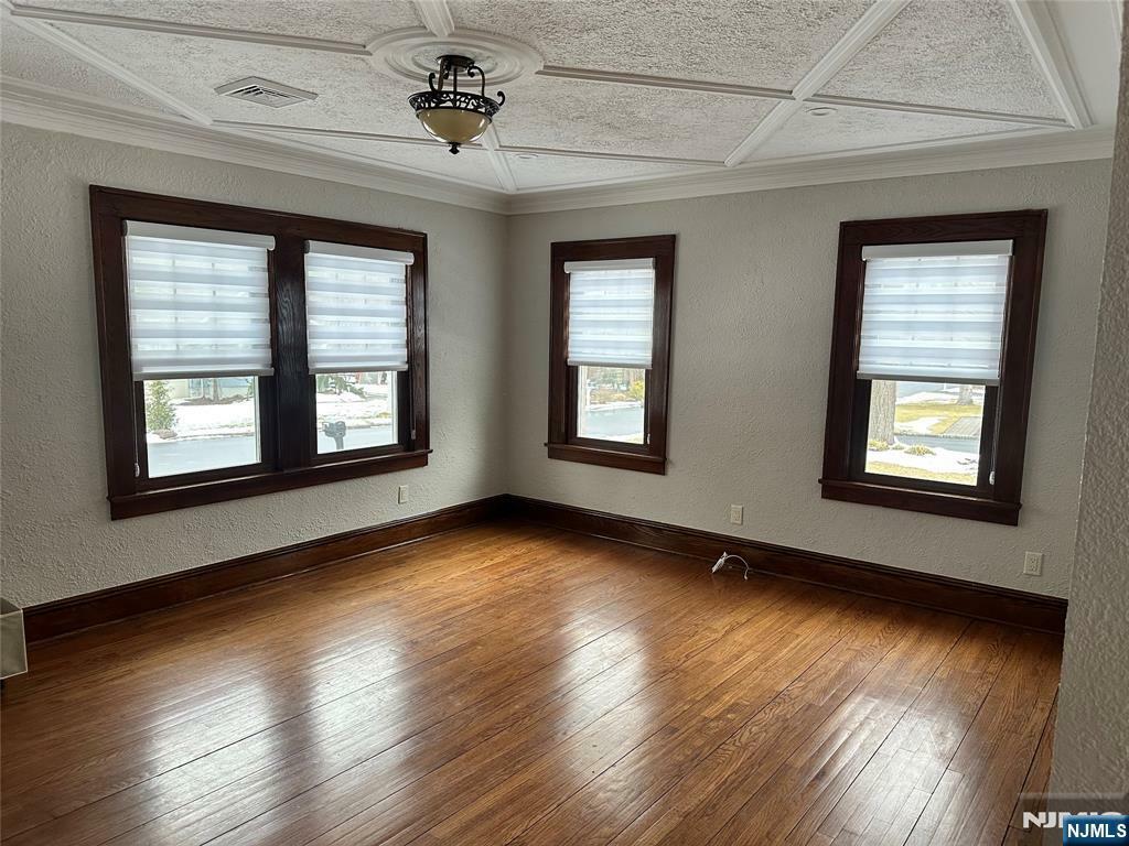 Property Photo:  8 Edgewood Avenue  NJ 07481 