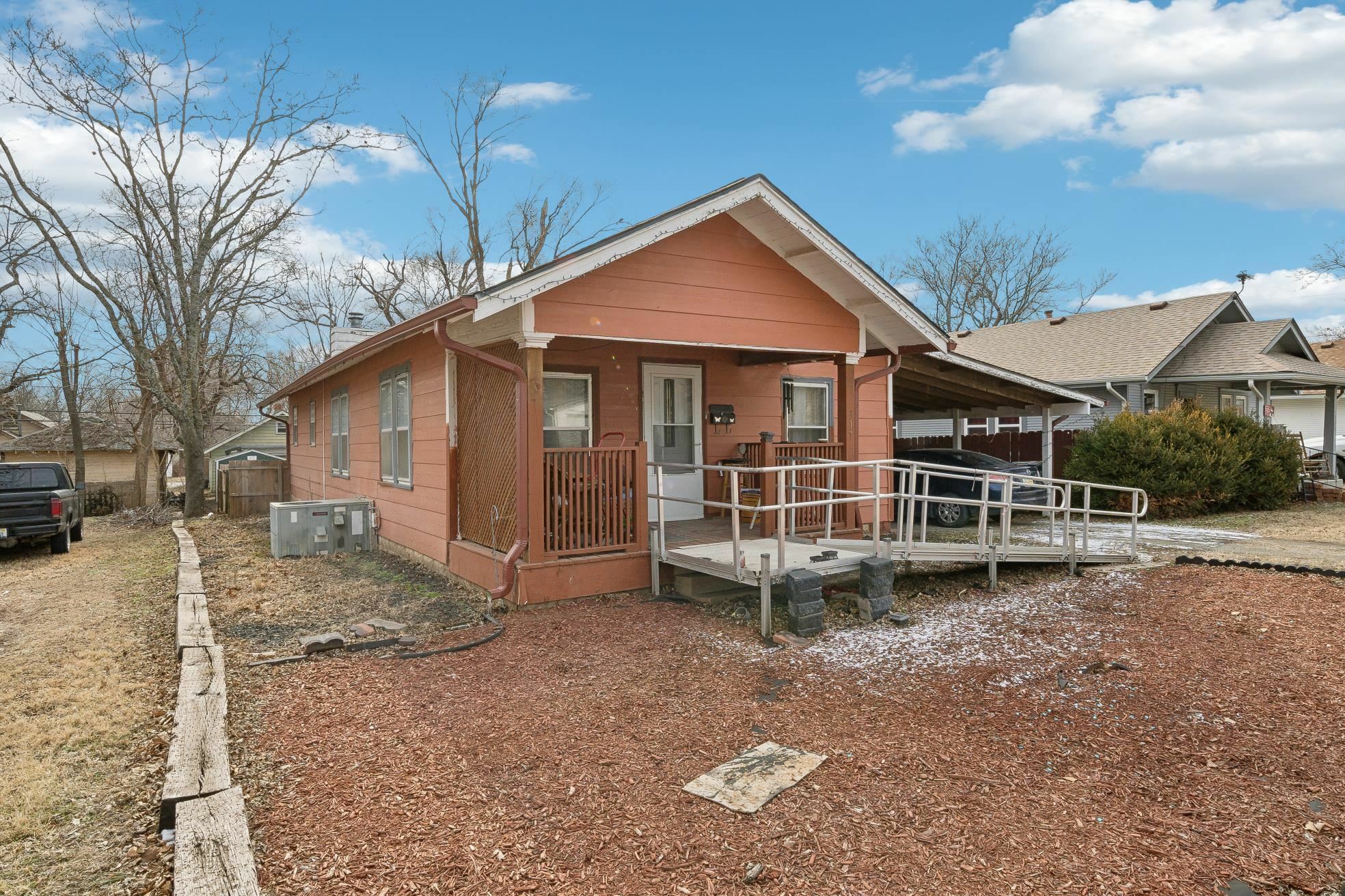 Property Photo:  317 High St  KS 67010 