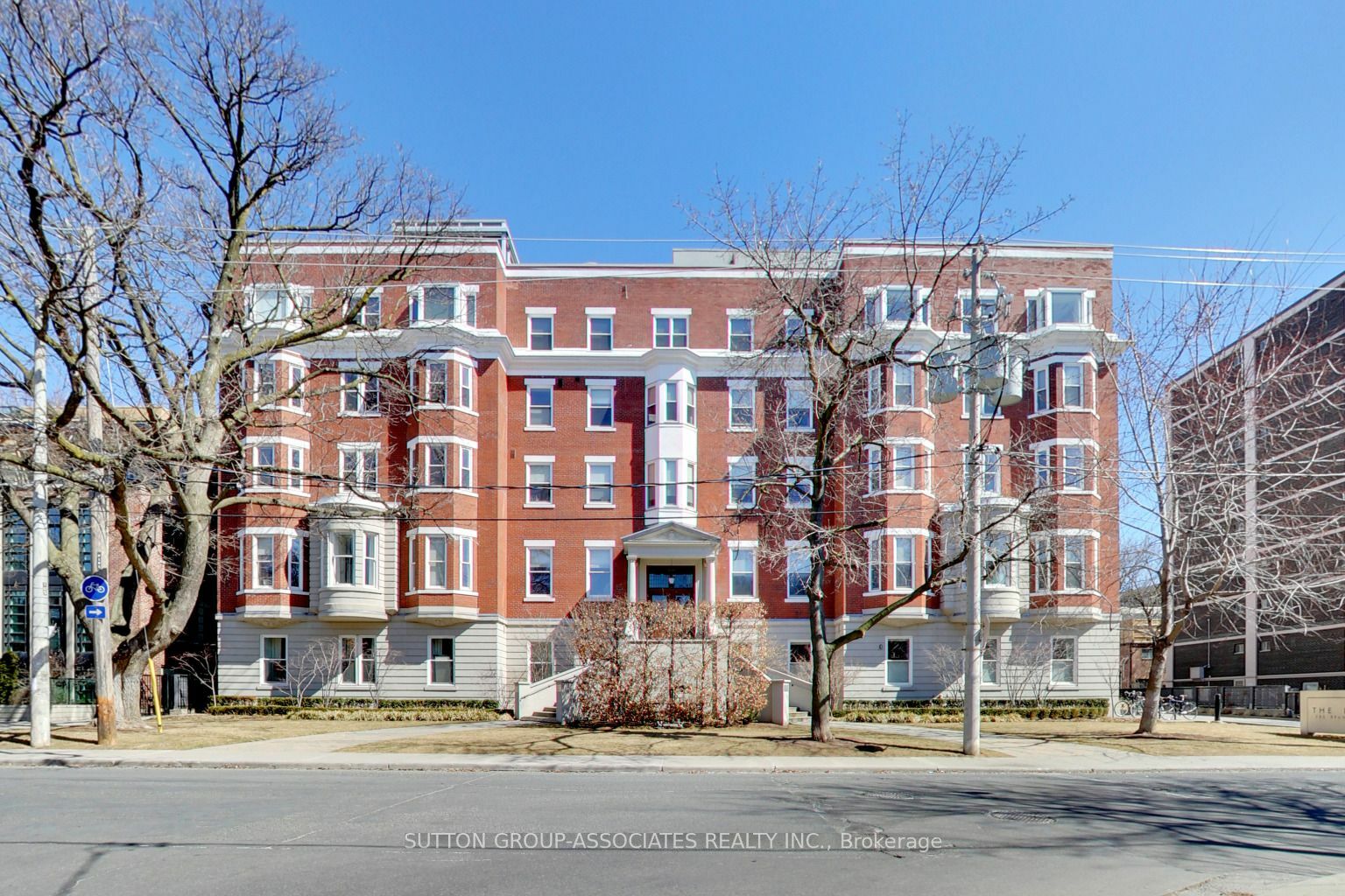 Property Photo:  385 Brunswick Ave Th3  ON M5R 3R1 