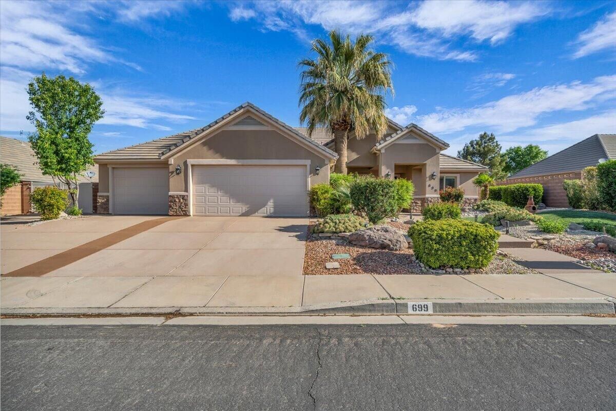 Property Photo:  699 E Lost Ridge Dr  UT 84780 