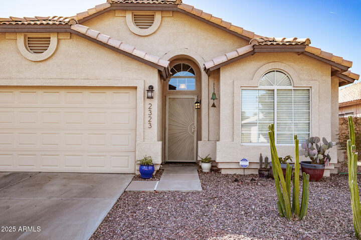 Property Photo:  2323 E Aire Libre Avenue  AZ 85022 