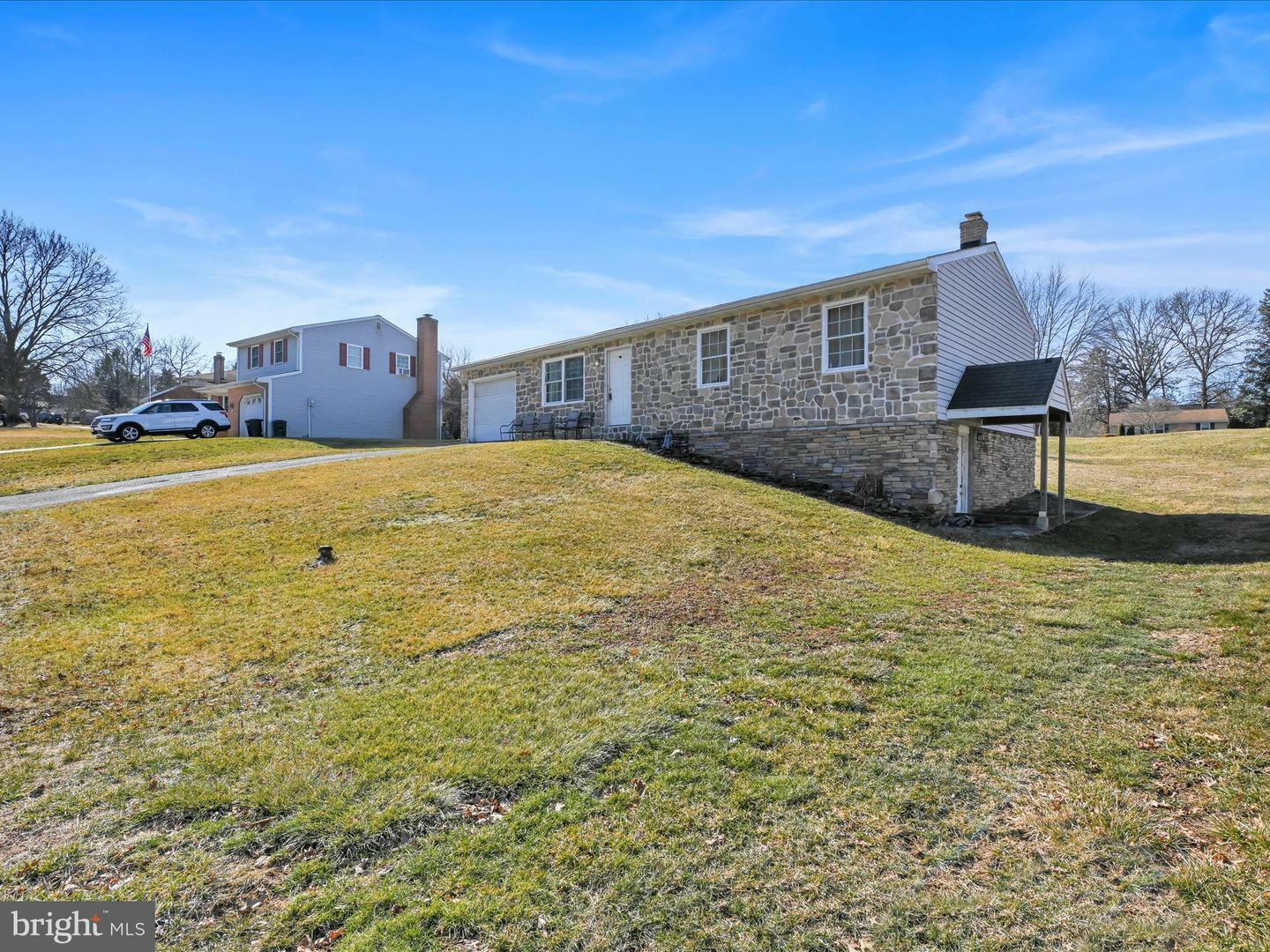 Property Photo:  2873 Fleetwood Drive  PA 17601 