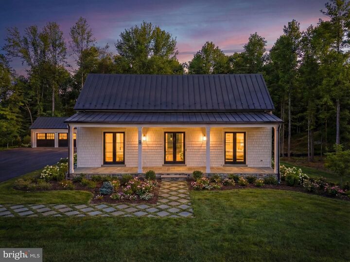 Property Photo:  4 Foxtrot Knoll Lane  VA 20117 