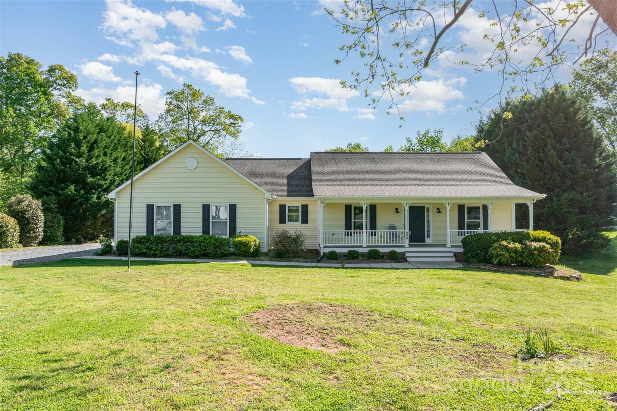 Property Photo: 202 Oakwood Street NC 28163