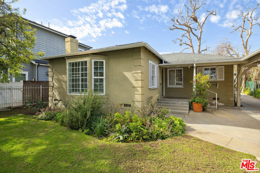 Property Photo:  11369 Gladwin St  CA 90049 