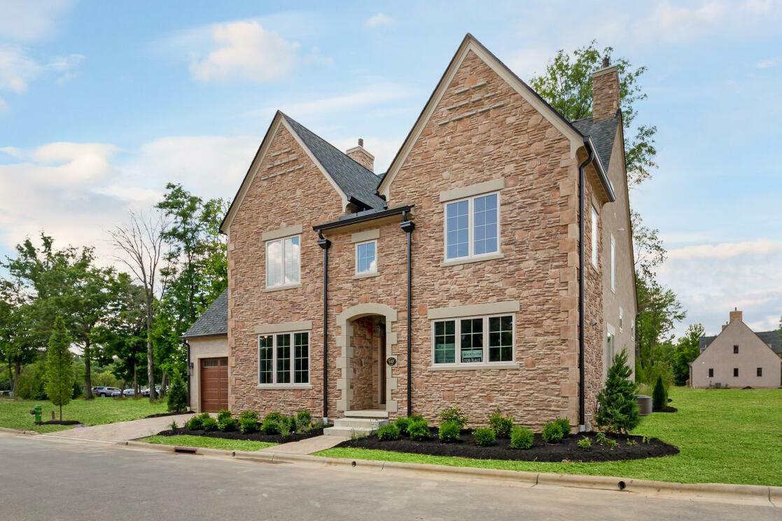 Property Photo: 105 Barrington Place OH 43065