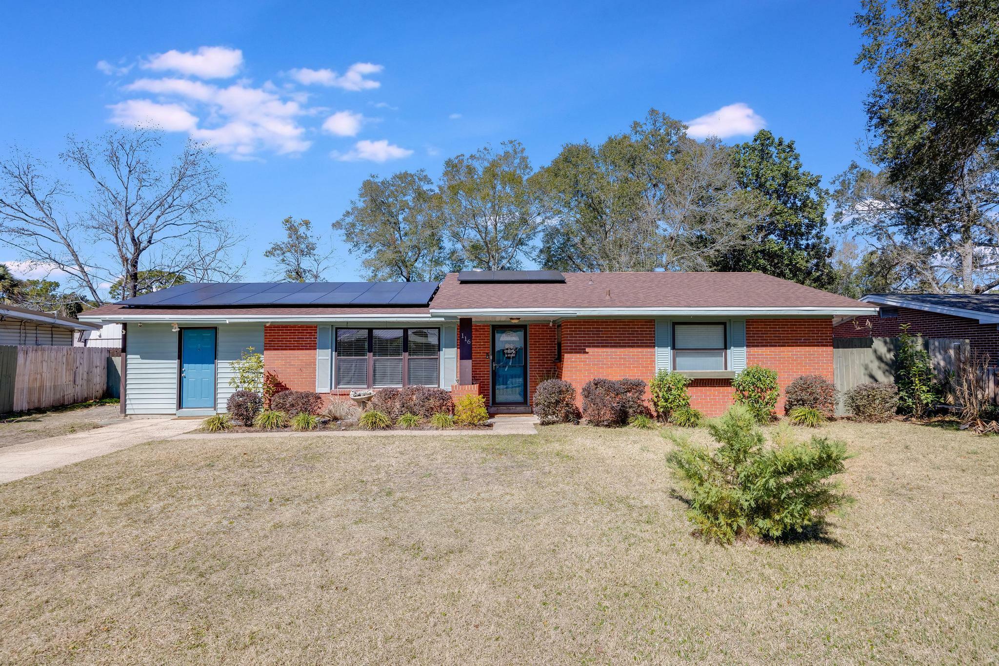 Property Photo:  116 Jamestown Avenue  FL 32547 