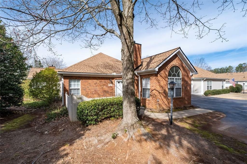 Property Photo: 3716 Vineyards Lake Circle NW U-2 GA 30144