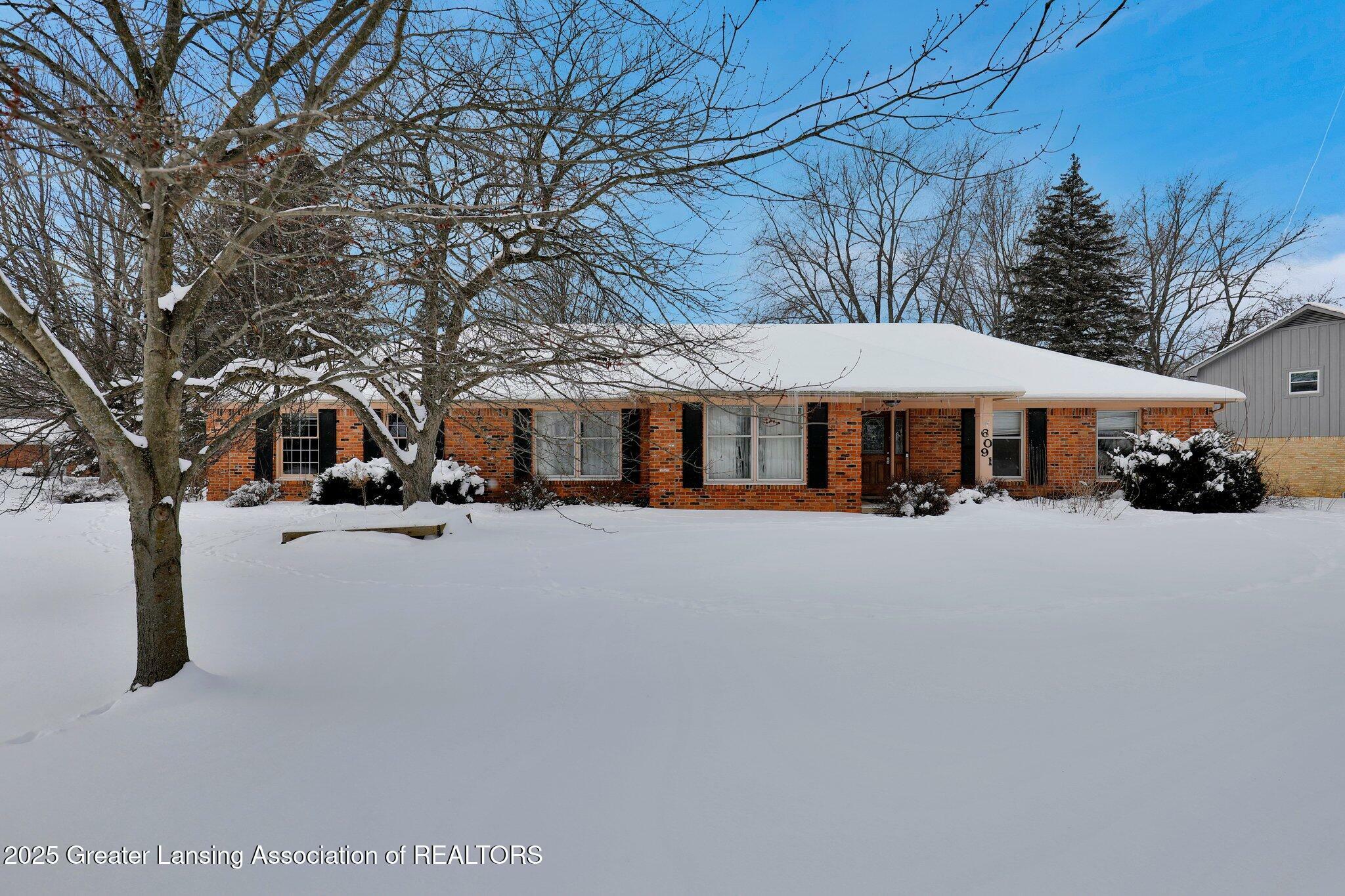 Property Photo:  6091 Kings Shire Road  MI 48439 