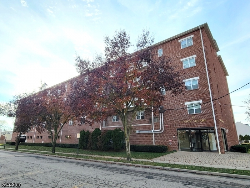 Property Photo: 39 Union St 405 NJ 07601