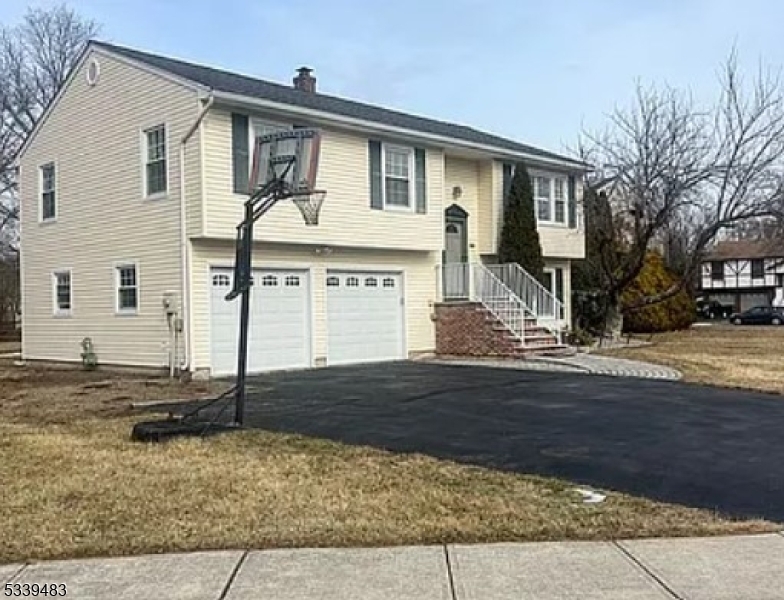 Property Photo:  9 Village Ct  NJ 08822 