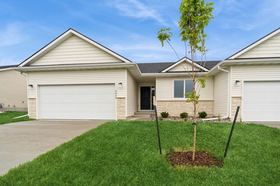 Property Photo:  5622 NE Briarwood Drive  IA 50021 