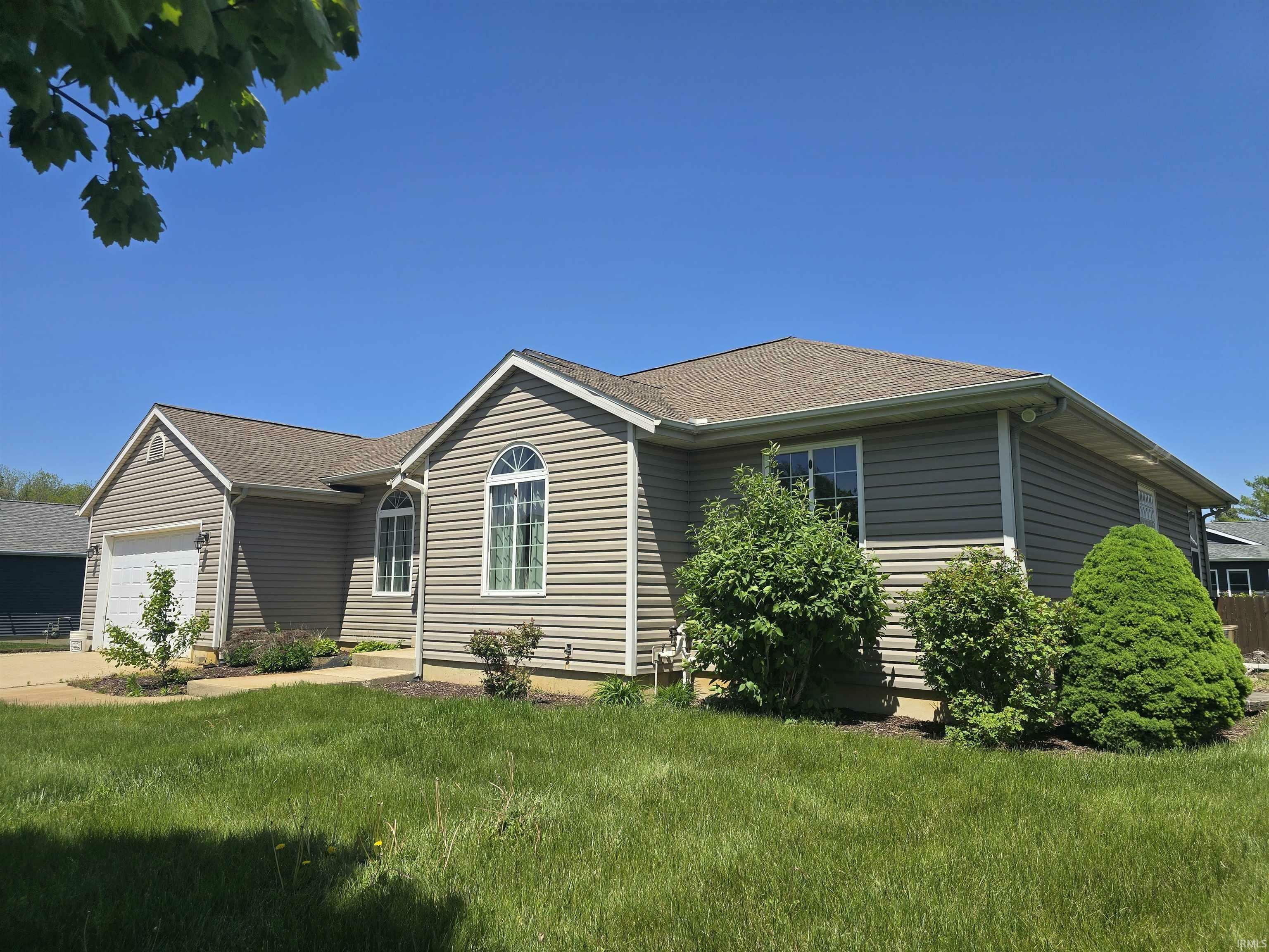 Property Photo: 2738 E Muirfield Road IN 46590