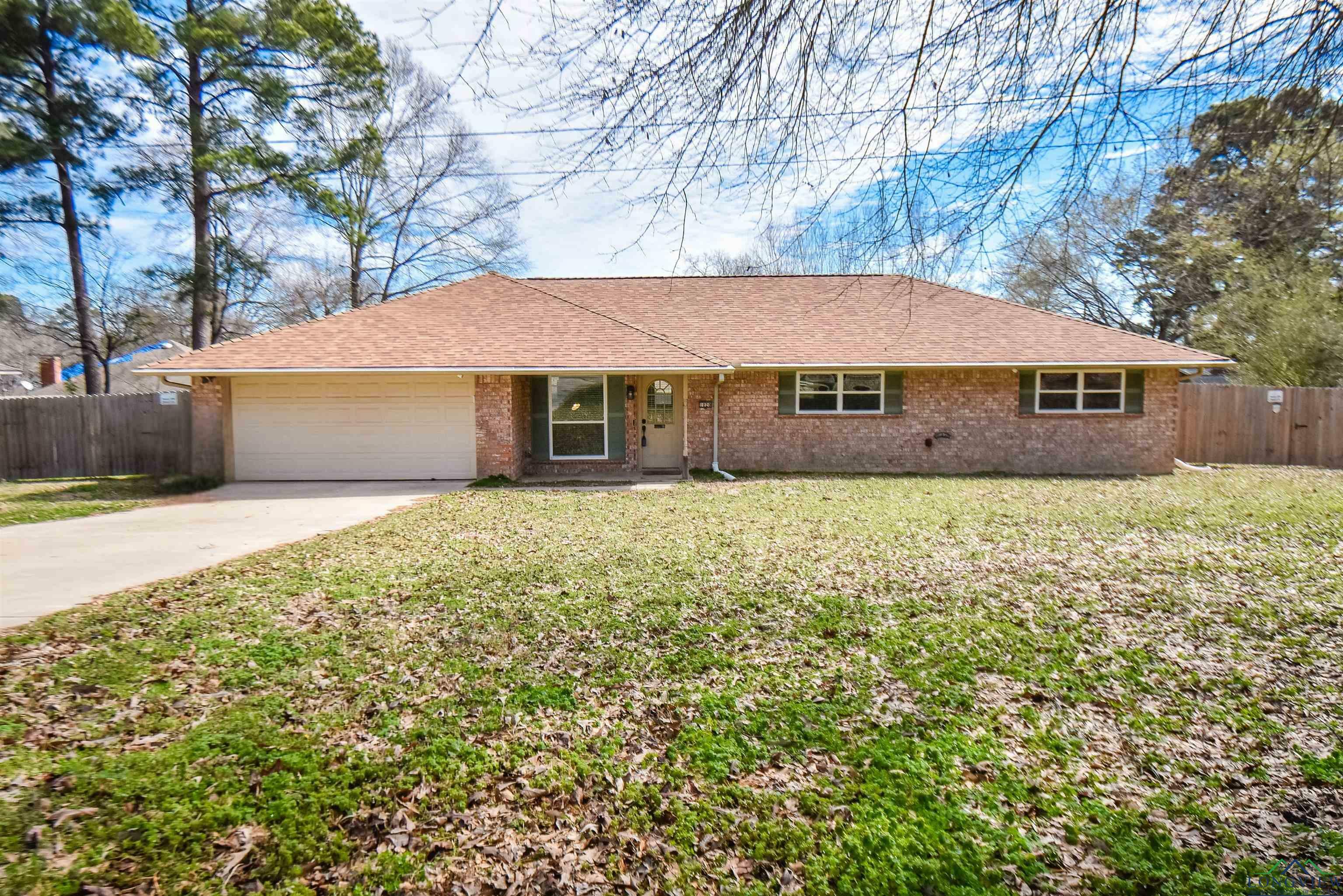 Property Photo: 1020 Woodhaven St TX 75647