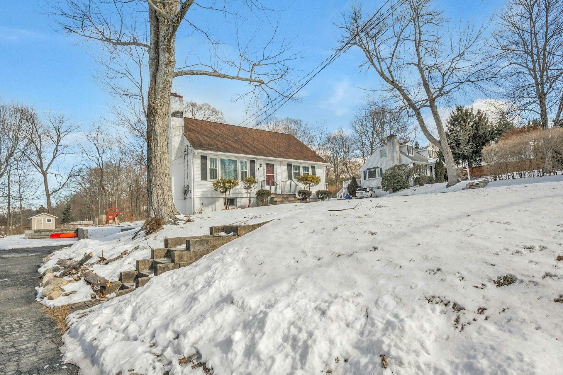 Property Photo:  1600 Strawberry Road  NY 10547 