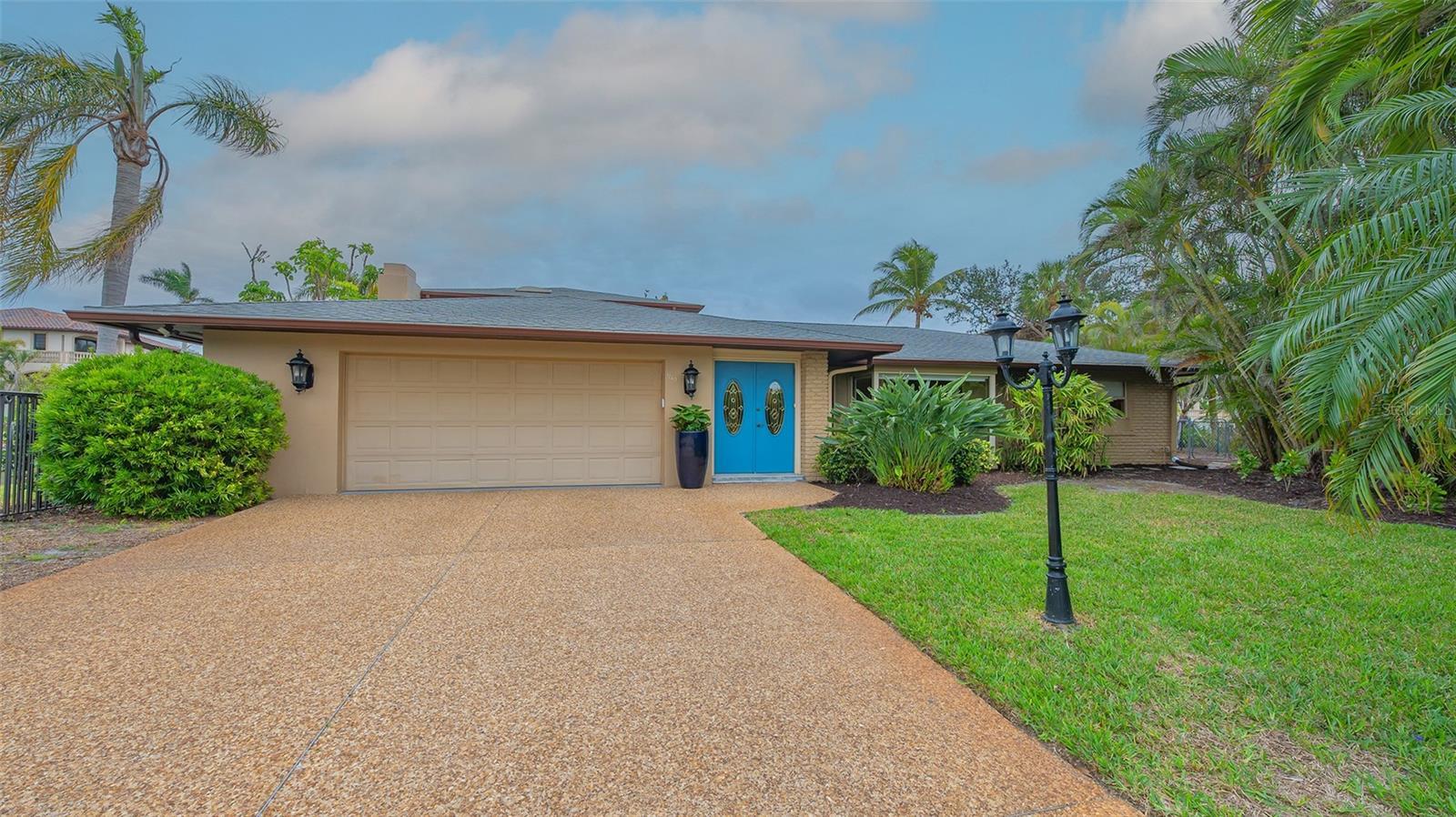 Property Photo: 940 Siesta Key Place FL 34242