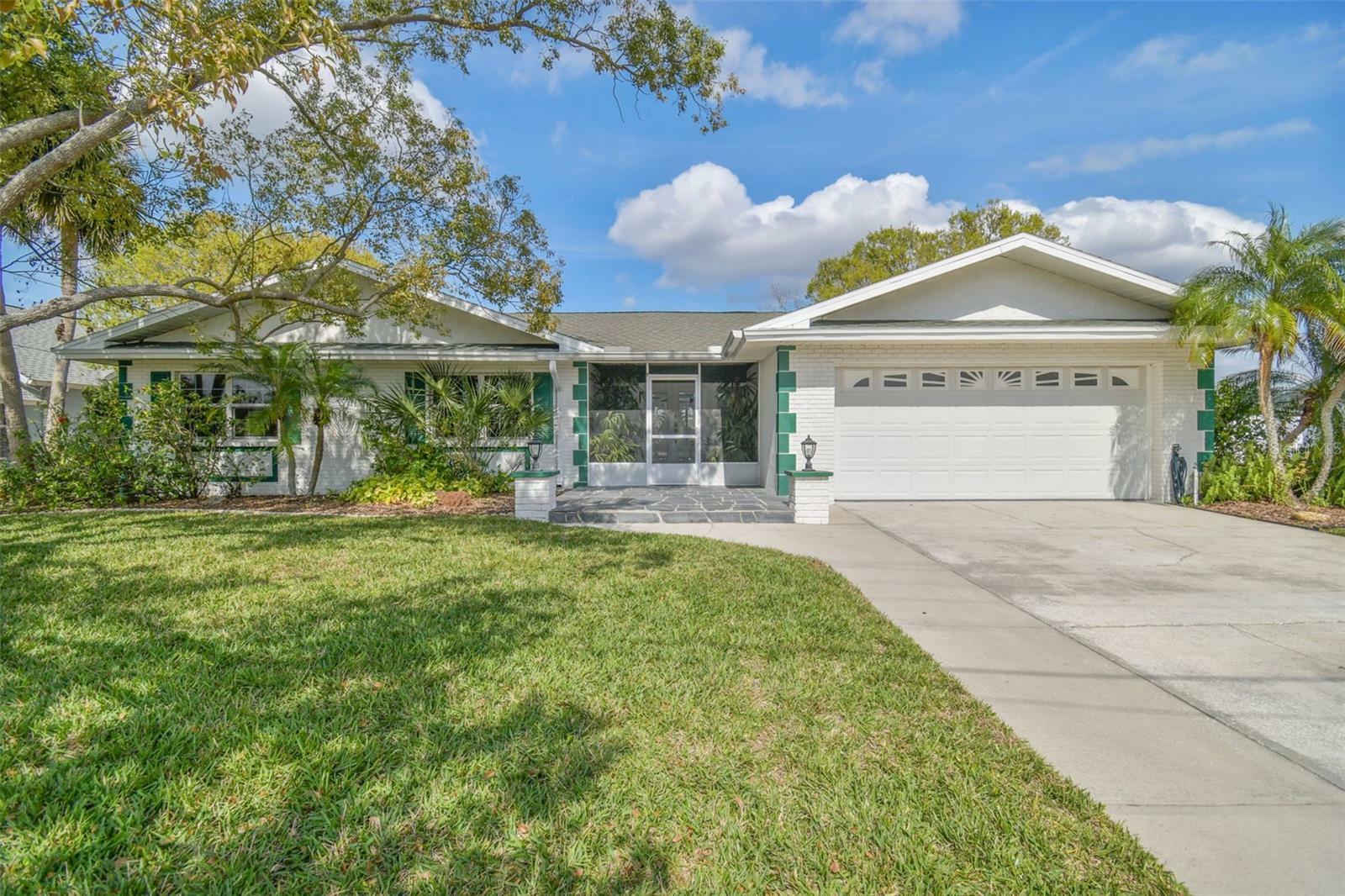 Property Photo: 705 Spanish Main Drive FL 33572