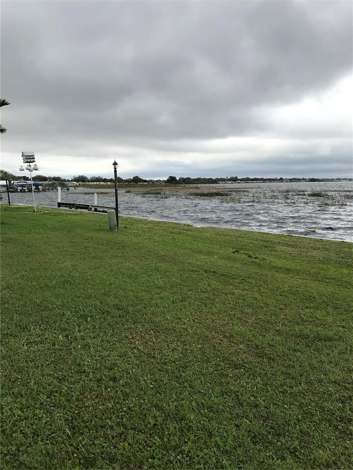 Property Photo: 422 Lakeside Ranch Circle FL 33881