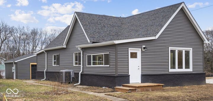 Property Photo:  626 N Main Street  IN 47842 
