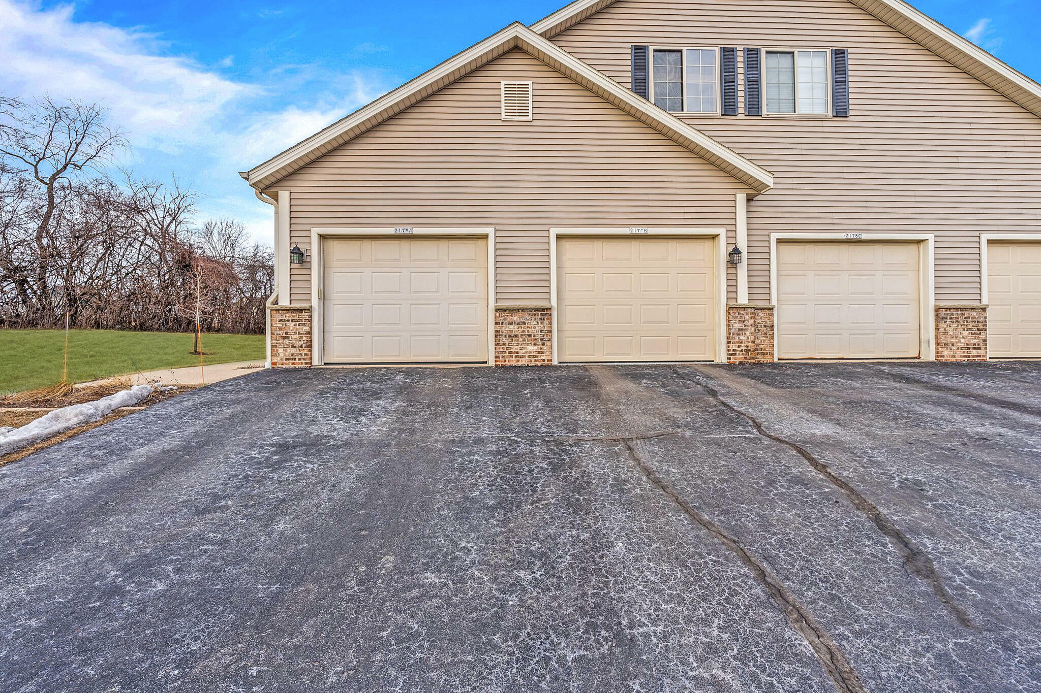 Property Photo:  2178 Pine Ridge Ct B  WI 53024 