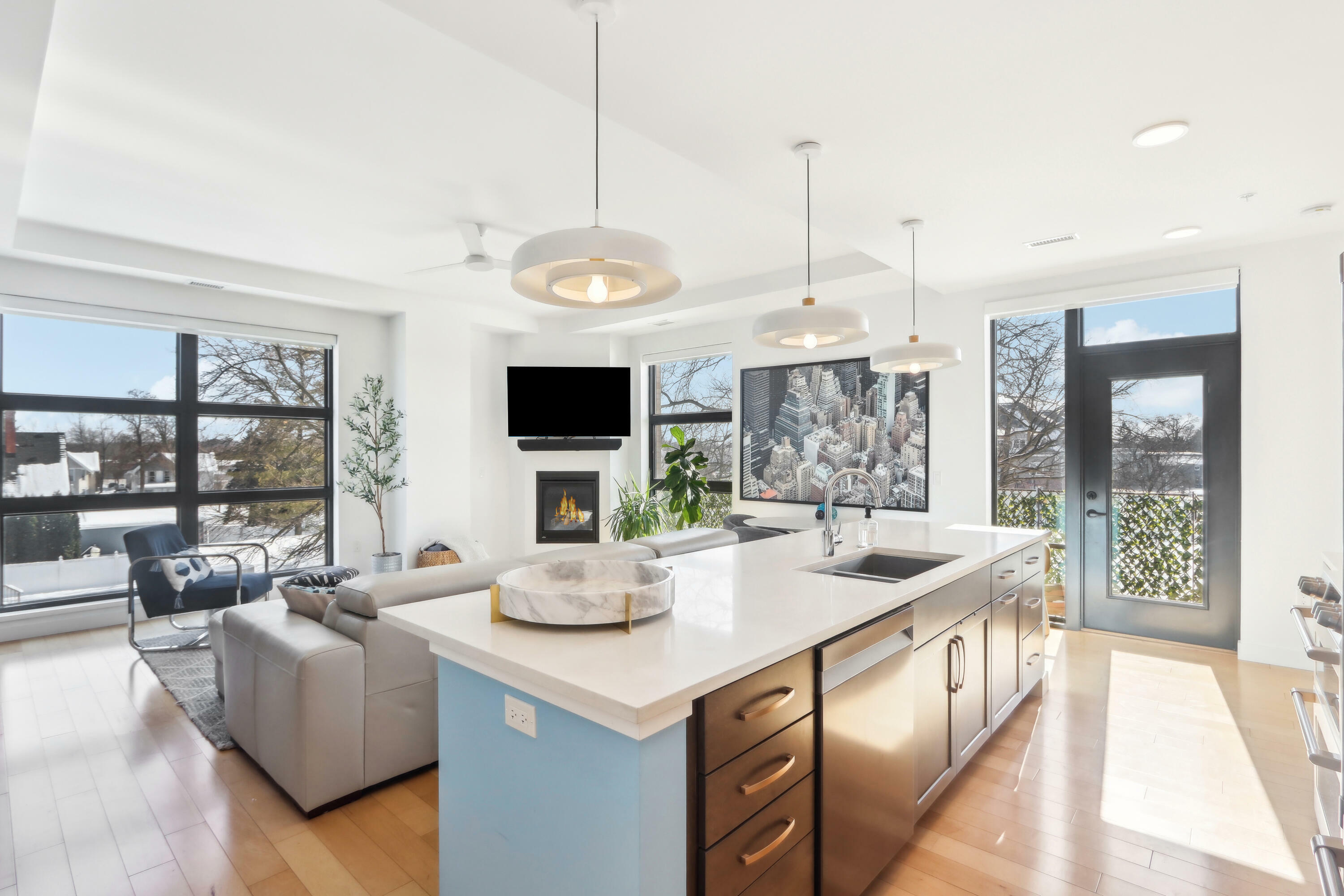 Property Photo: 215 E Pleasant St 312 WI 53066