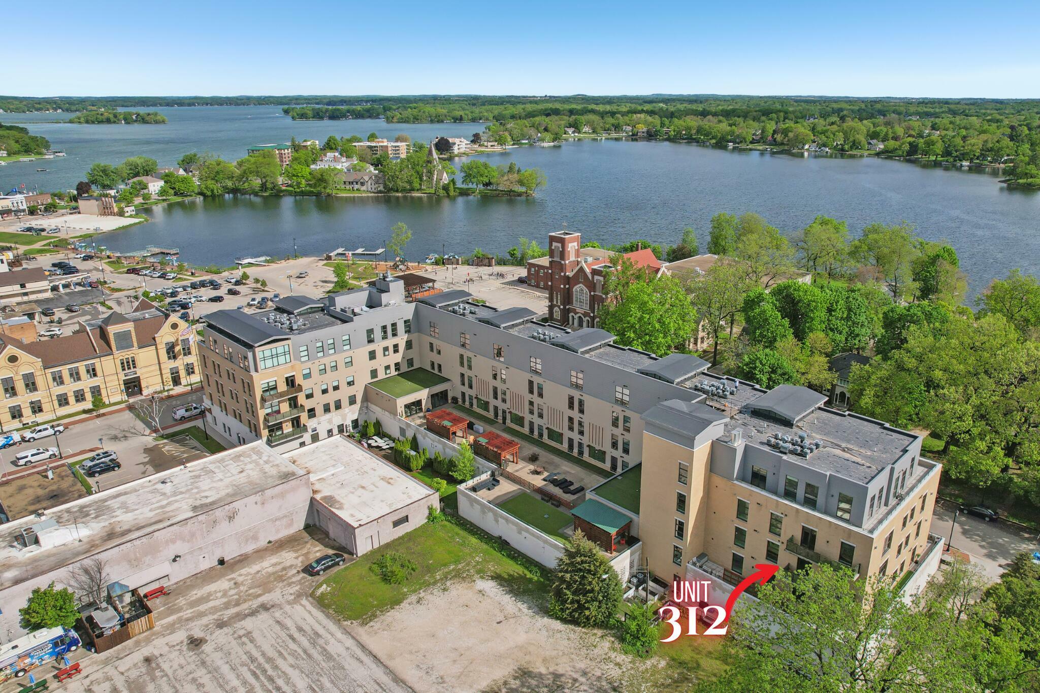 Property Photo: 215 E Pleasant St 312 WI 53066