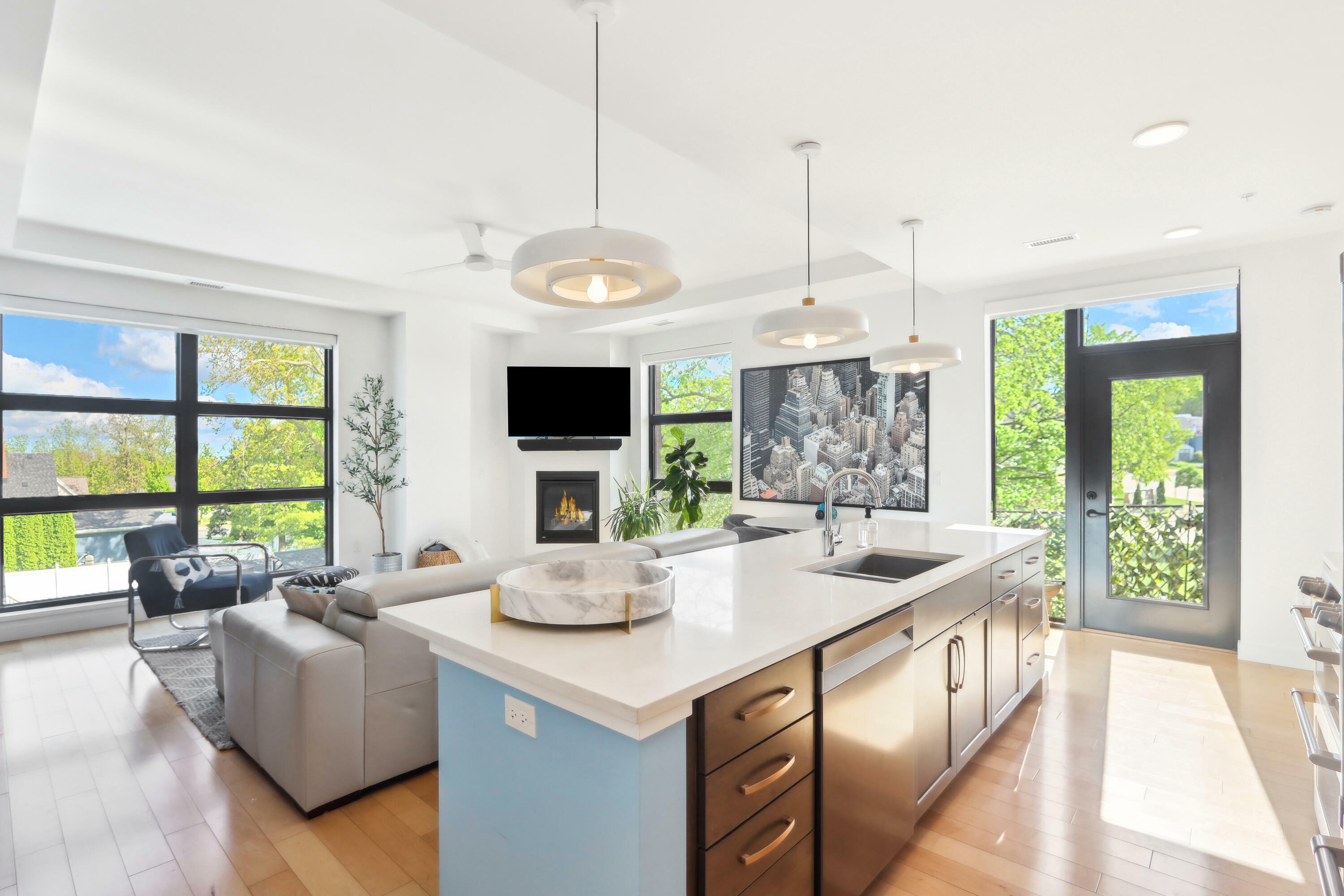 Property Photo: 215 E Pleasant St 312 WI 53066