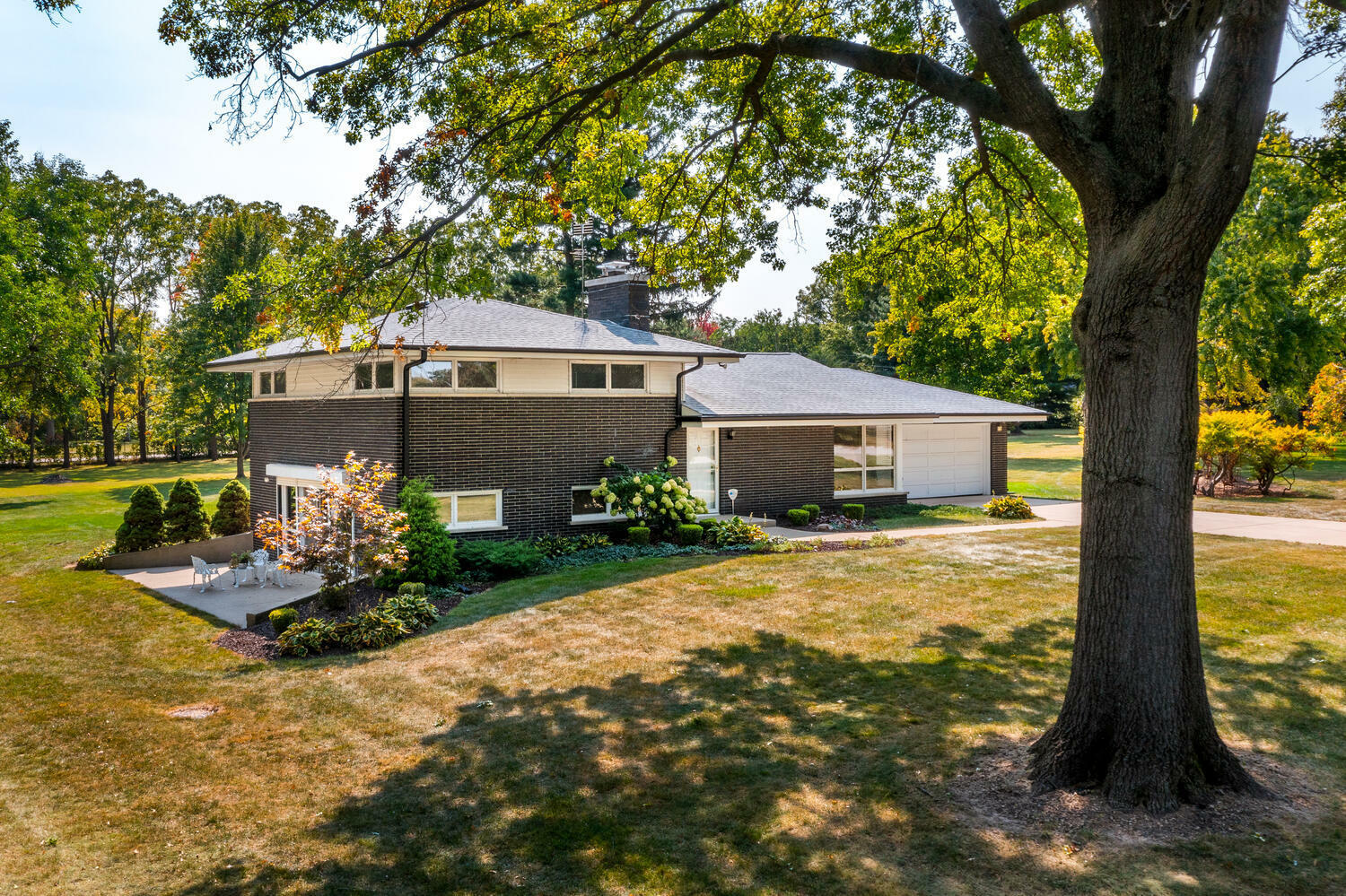 Property Photo:  34 Elmwood Drive  IL 60543 