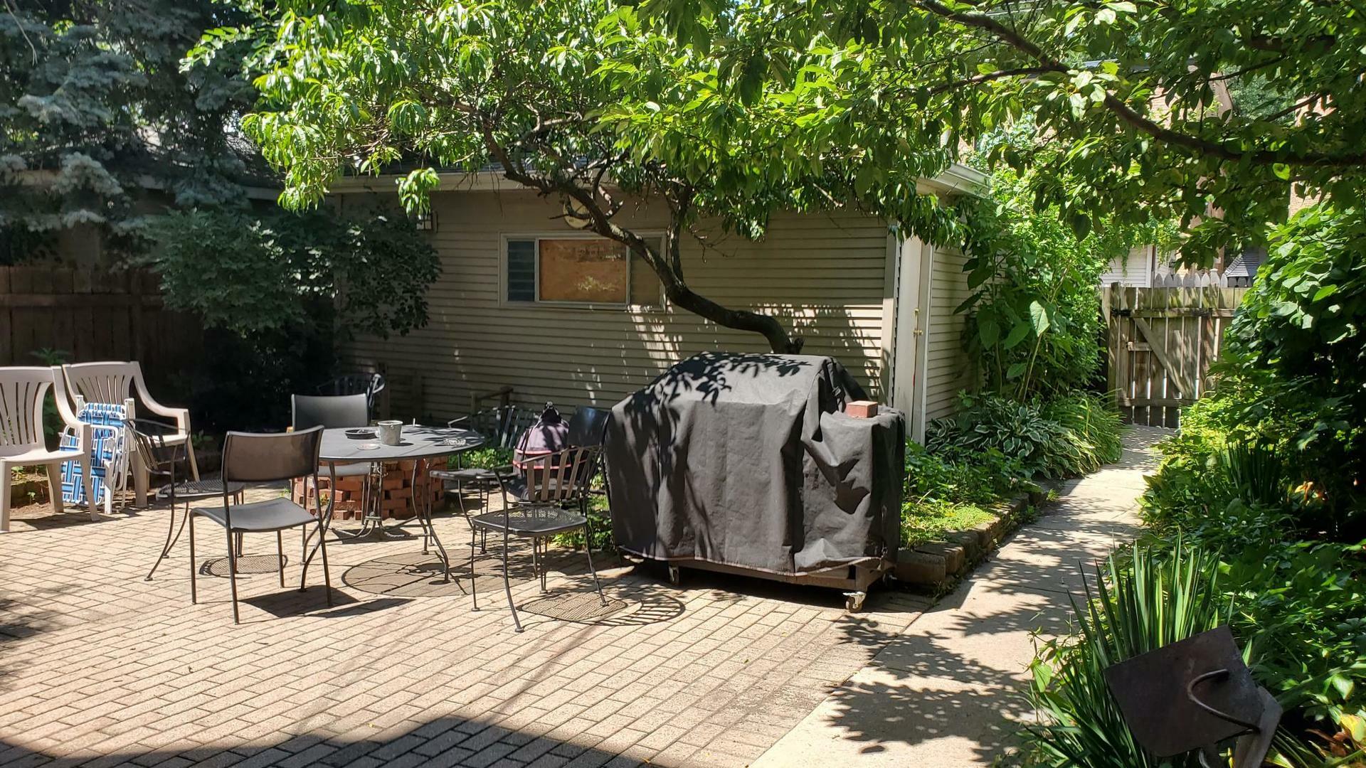 Property Photo:  3818 N Damen Avenue  IL 60618 