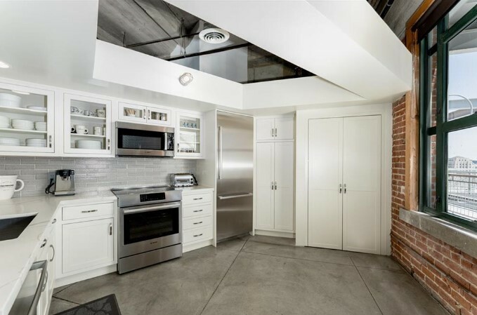 Property Photo:  100 W 5th Street 8B  CA 90802 