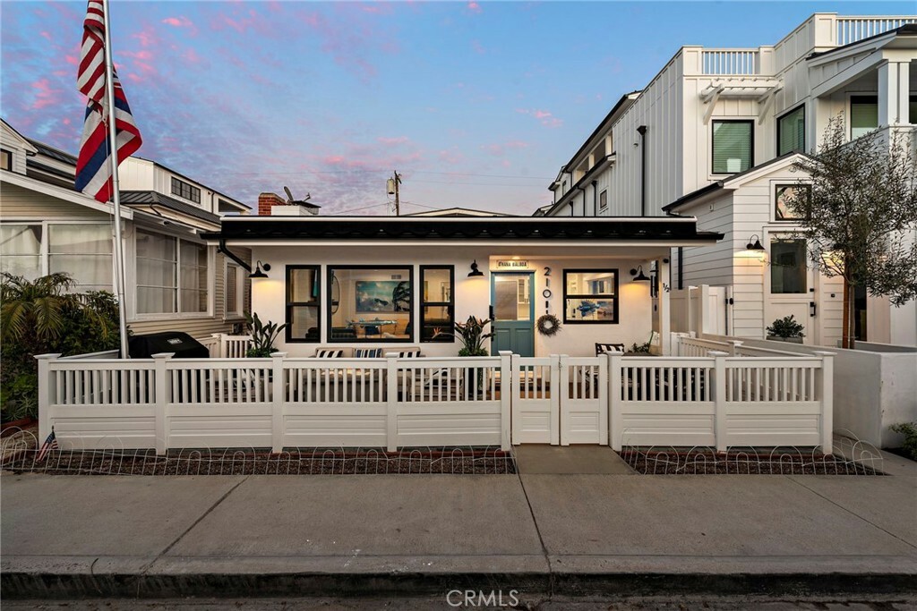 Property Photo:  210 Collins Avenue  CA 92662 