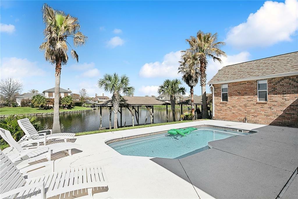 Property Photo: 1042 Mariners Cove Boulevard LA 70458