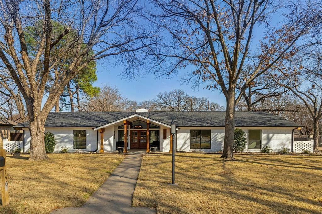 Property Photo: 146 Manor Way Street TX 76051