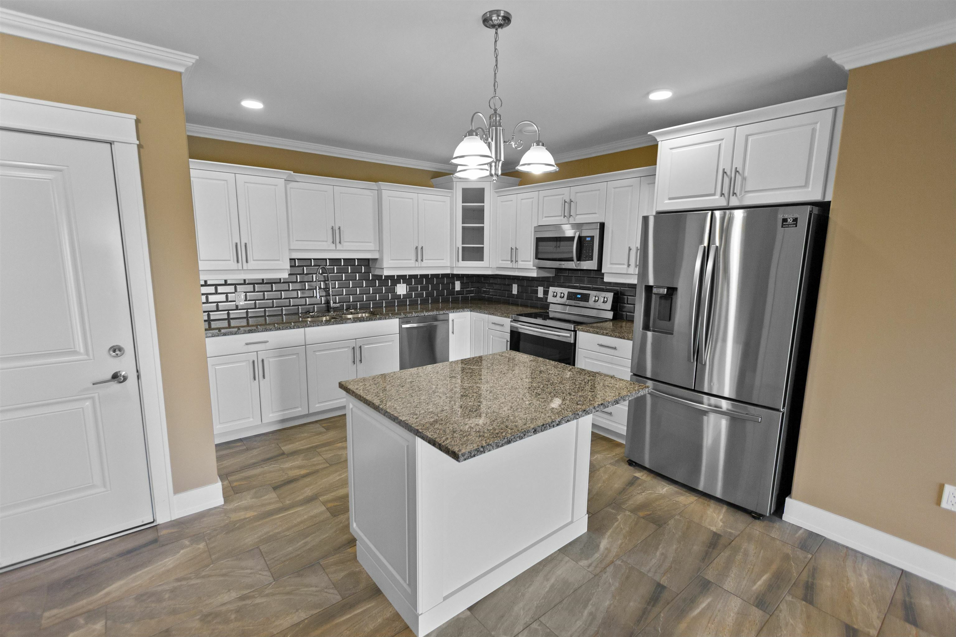 Property Photo: 212 Shakespeare Drive 312 PE C1B 4B7