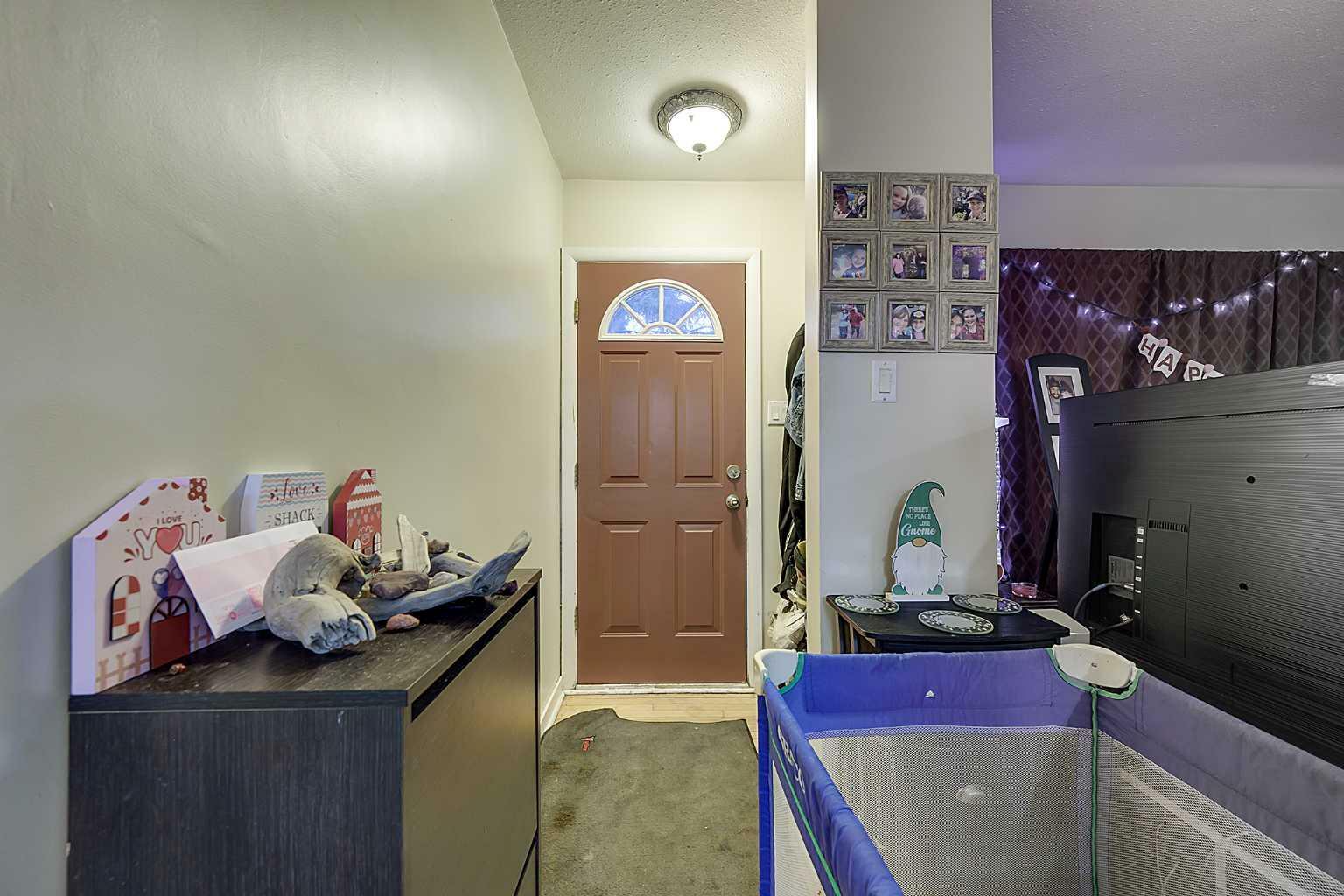 Property Photo:  4001 51 A Street  AB T4N 2B2 