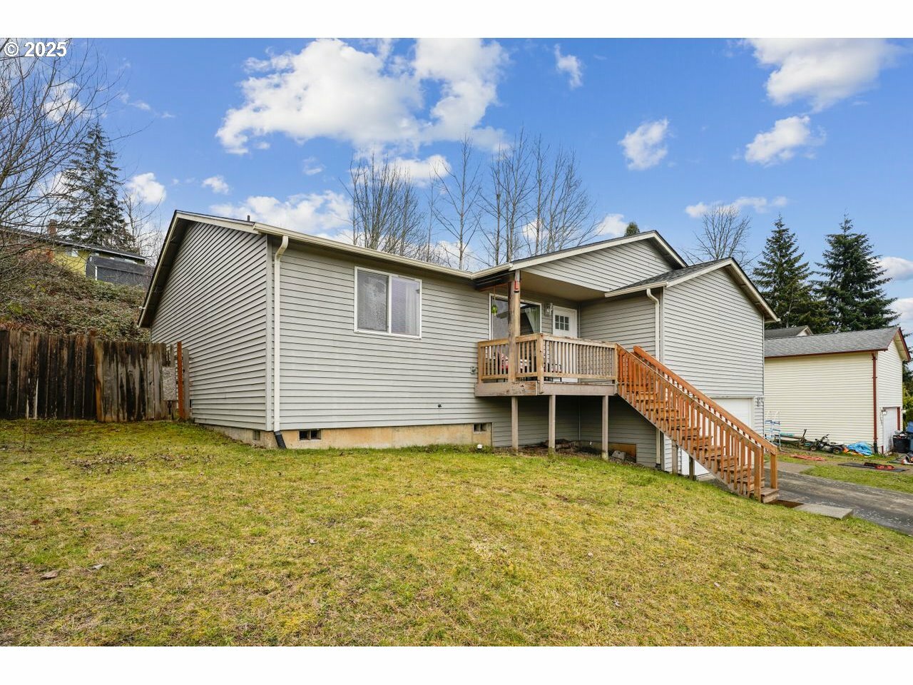 Property Photo:  1612 Bowmont Ave  WA 98626 