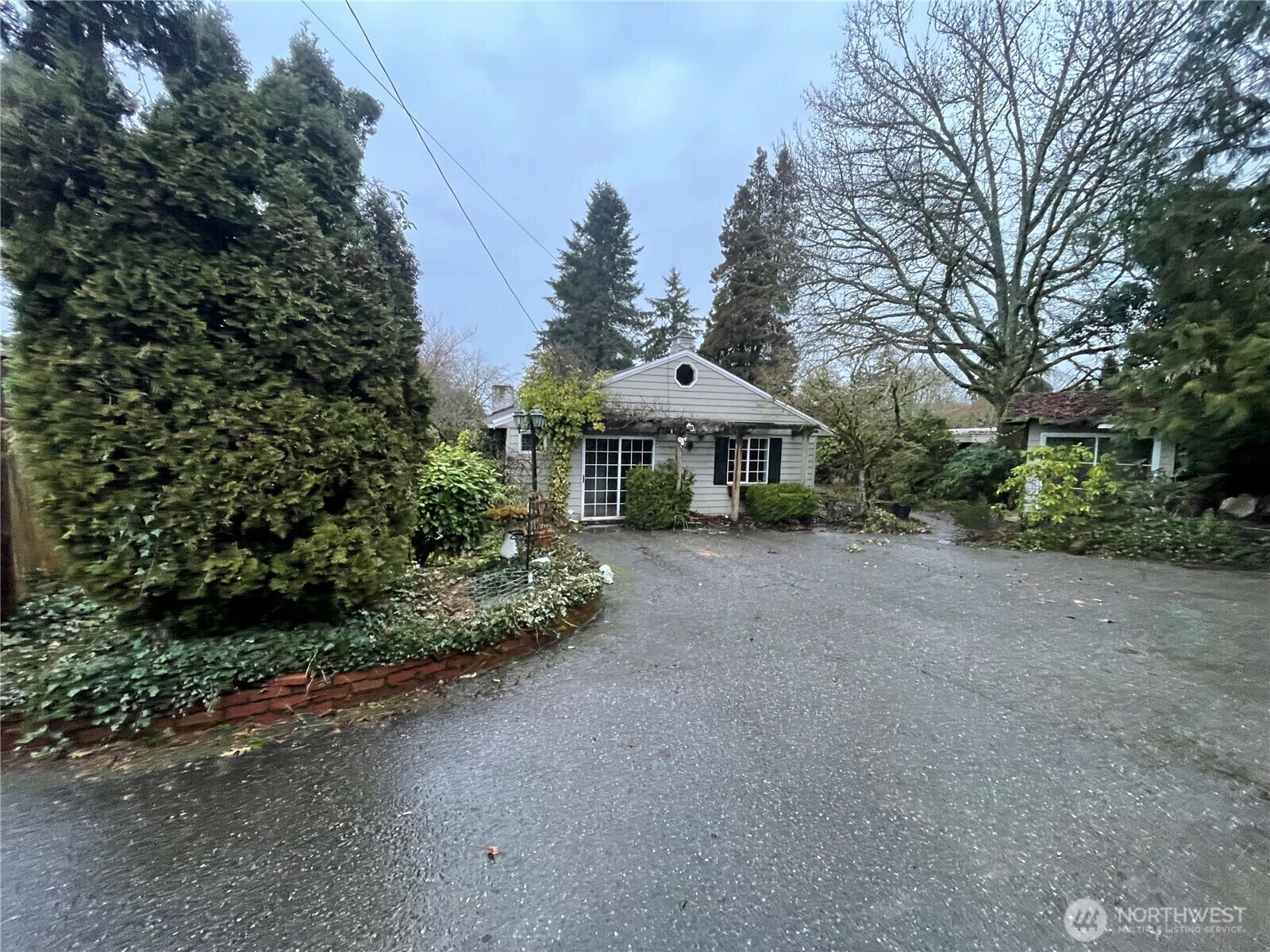 Property Photo: 804 84th Avenue NE WA 98039
