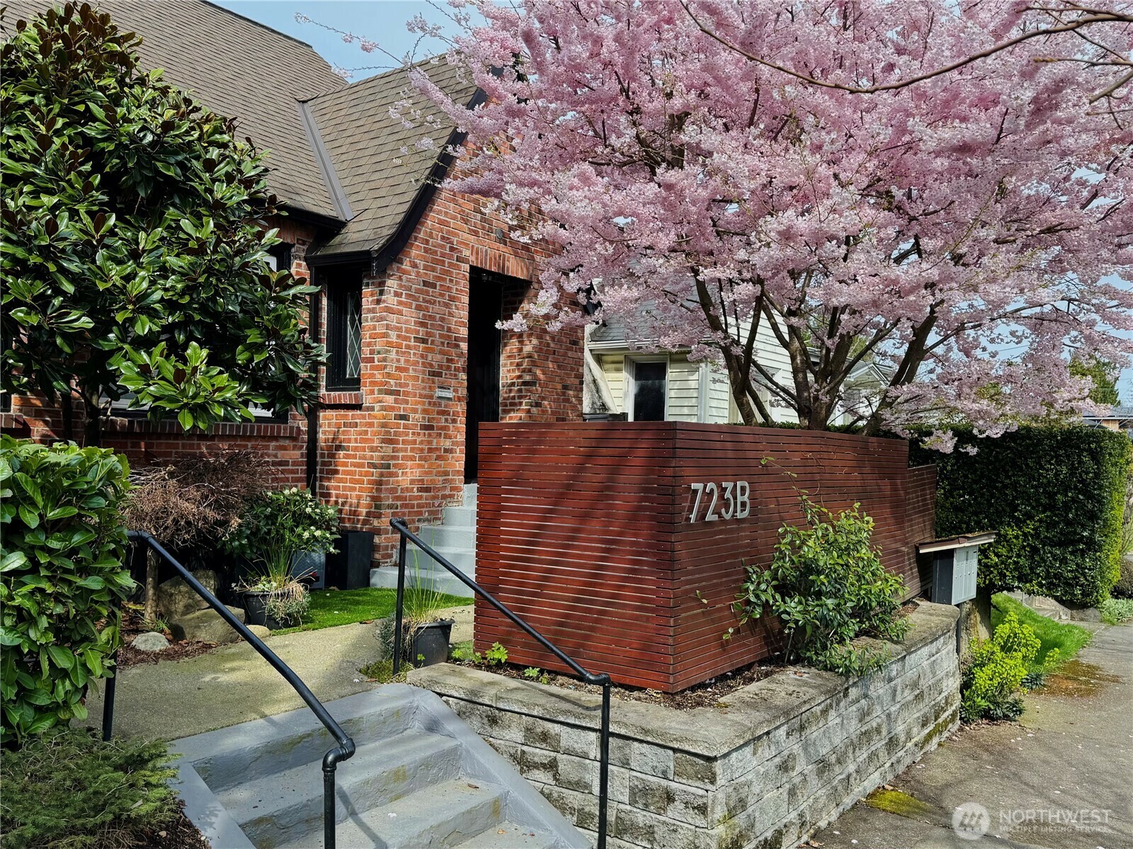 Property Photo: 723 26th Avenue B WA 98122