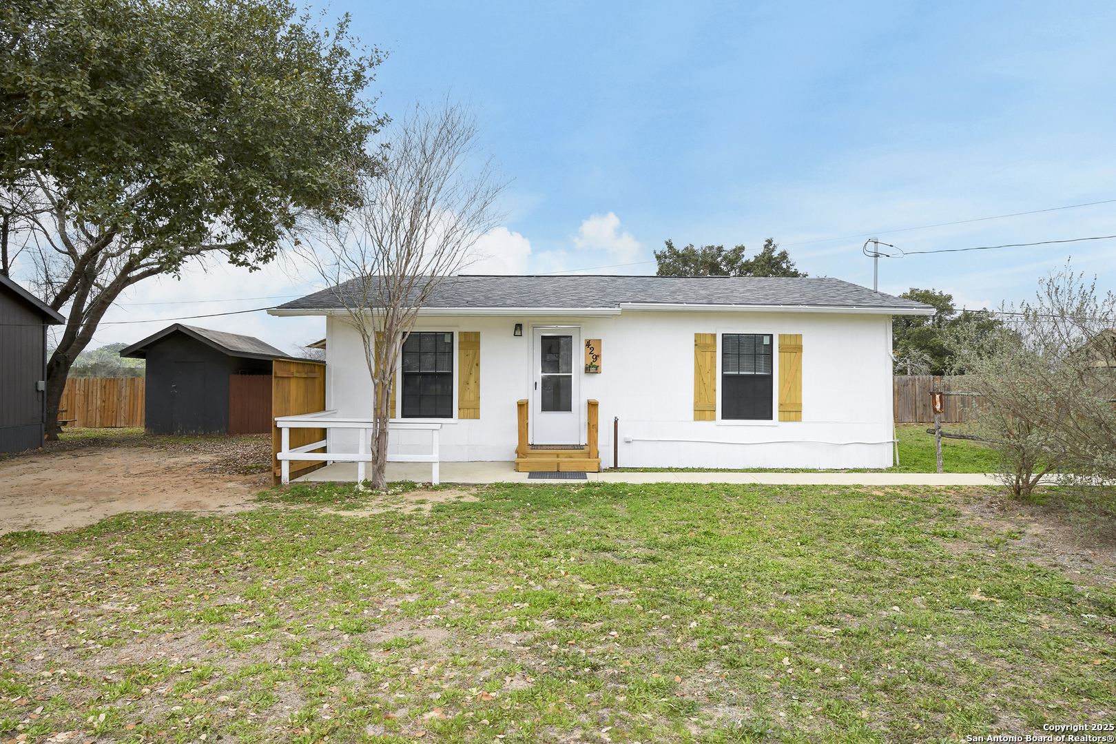 Property Photo:  429 Palo Alto  TX 78073 