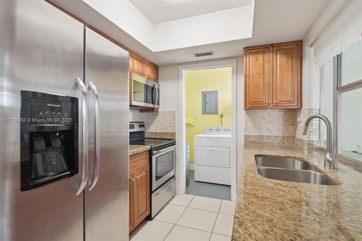 Property Photo: 5707 NW 85th Ave FL 33321