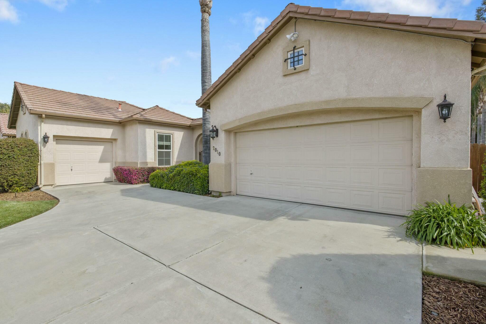 Property Photo:  2010 N Cottonwood Street  CA 93291 